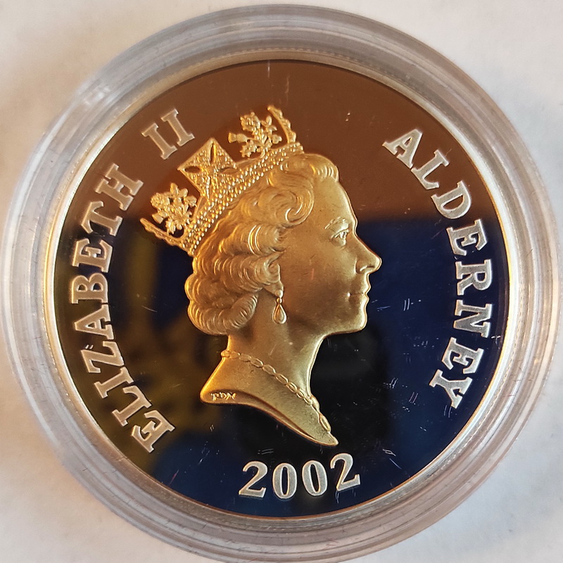 Alderney Elizabeth 50 univ 5 pounds 20022 2